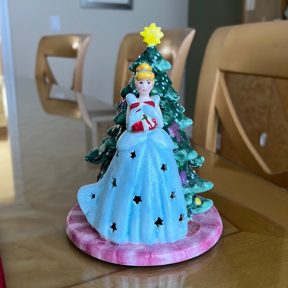 Disney’s Lighted Cinderella & Christmas Tree